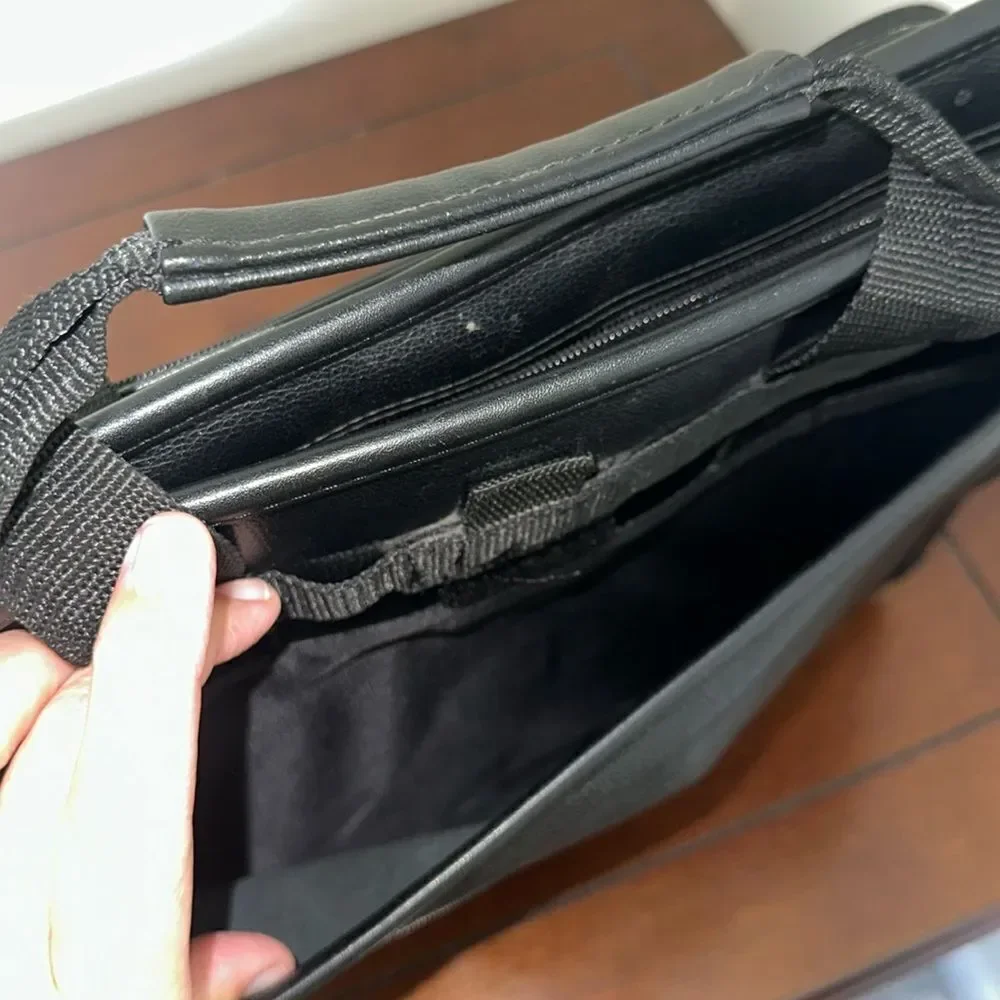 TARGUS Black Tech Padded Faux Leather Laptop Travel Bag with a Crossbody Strap